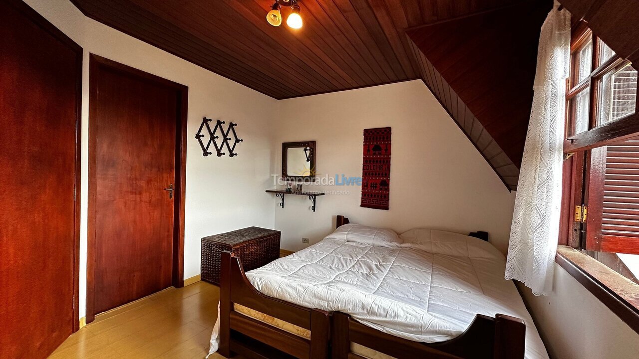 Casa para aluguel de temporada em Campos do Jordão (Jardim Montebelo)