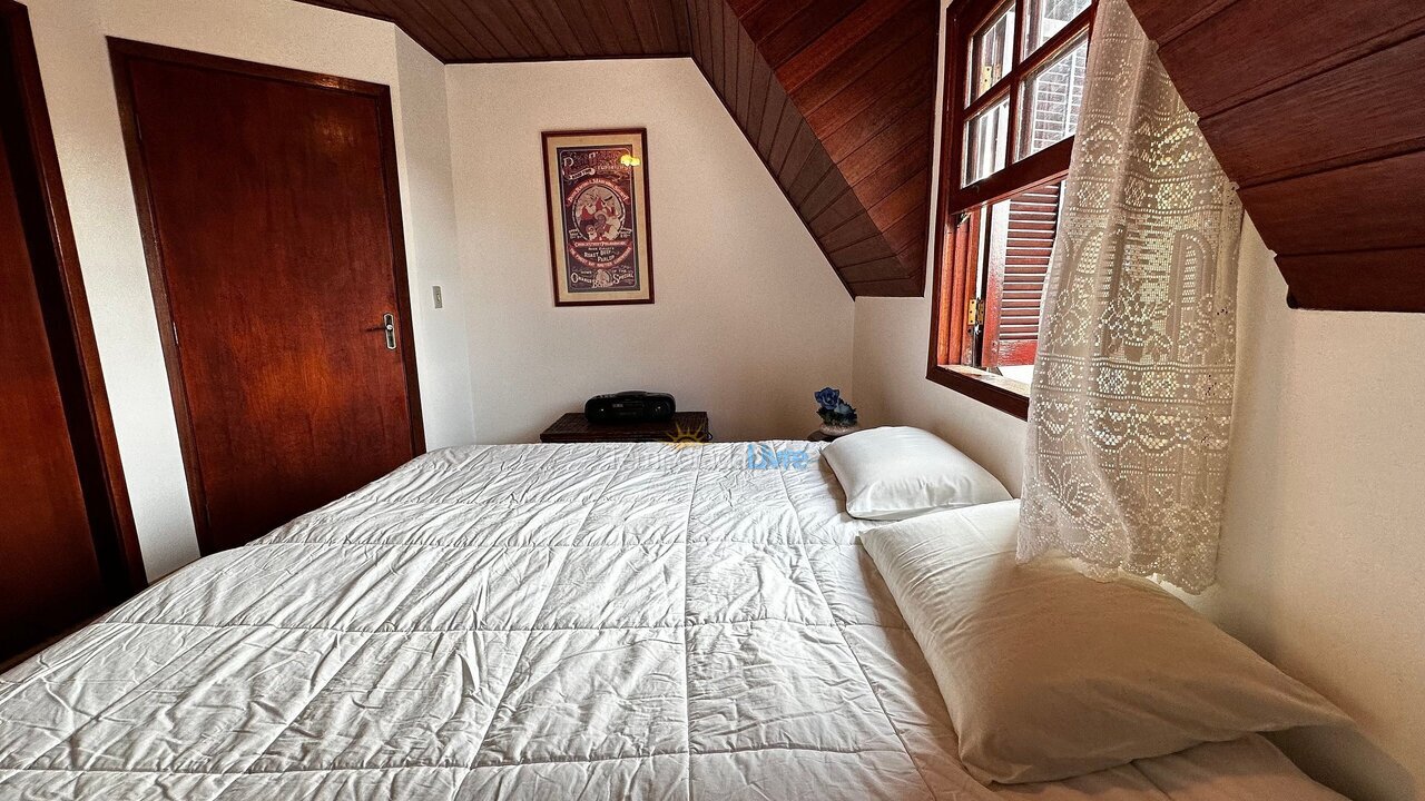 Casa para aluguel de temporada em Campos do Jordão (Jardim Montebelo)