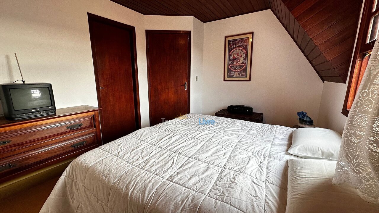 Casa para aluguel de temporada em Campos do Jordão (Jardim Montebelo)