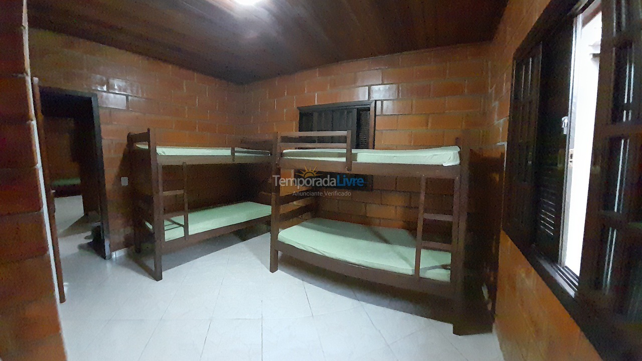 Casa para aluguel de temporada em Caraguatatuba (Massaguaçu)