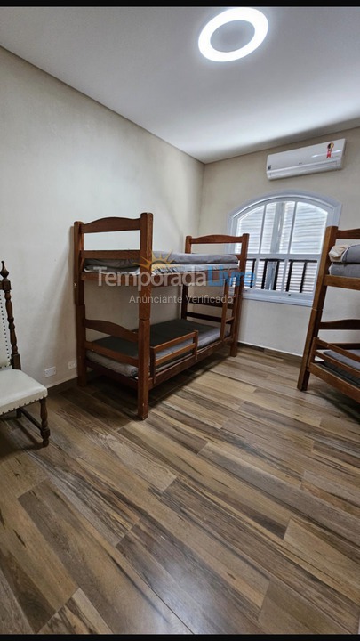 Casa para aluguel de temporada em Praia Grande (Solemar)