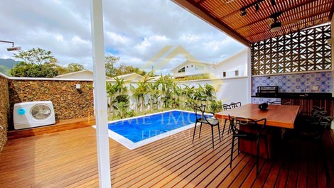 Maravillosa casa adosada en urbanización cerrada en zona privilegiada de la playa de Maresias