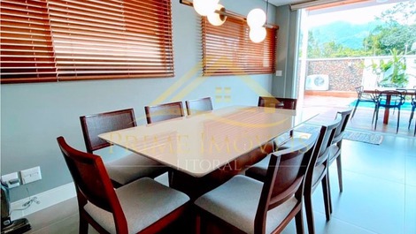 Maravillosa casa adosada en urbanización cerrada en zona privilegiada de la playa de Maresias