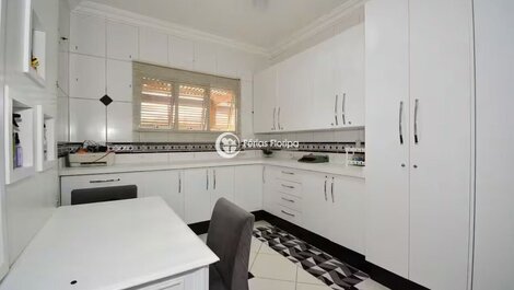 House with 6 Bedrooms and Swimming Pool - Ribeirão da Ilha