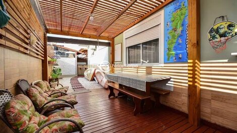 House with 6 Bedrooms and Swimming Pool - Ribeirão da Ilha