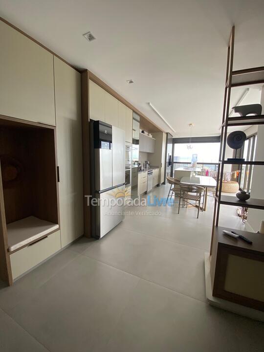 Apartamento para alquiler de vacaciones em Governador Celso Ramos (Praia de Palmas)