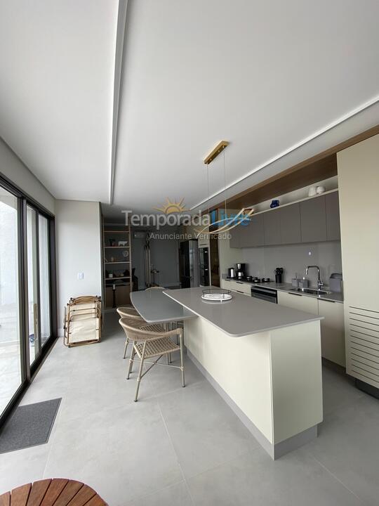 Apartamento para alquiler de vacaciones em Governador Celso Ramos (Praia de Palmas)