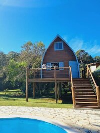 4 Rooms with 3 Suites, Gourmet Space, Swimming Pool and Volleyball Field