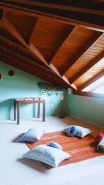 4 Rooms with 3 Suites, Gourmet Space, Swimming Pool and Volleyball Field