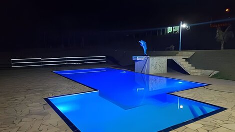 Chácara com 4 Chalés, grande piscina e muito verde