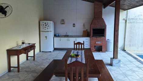 CASA INCRÍVEL COM PISCINA AQUECIDA E QUADRA!!