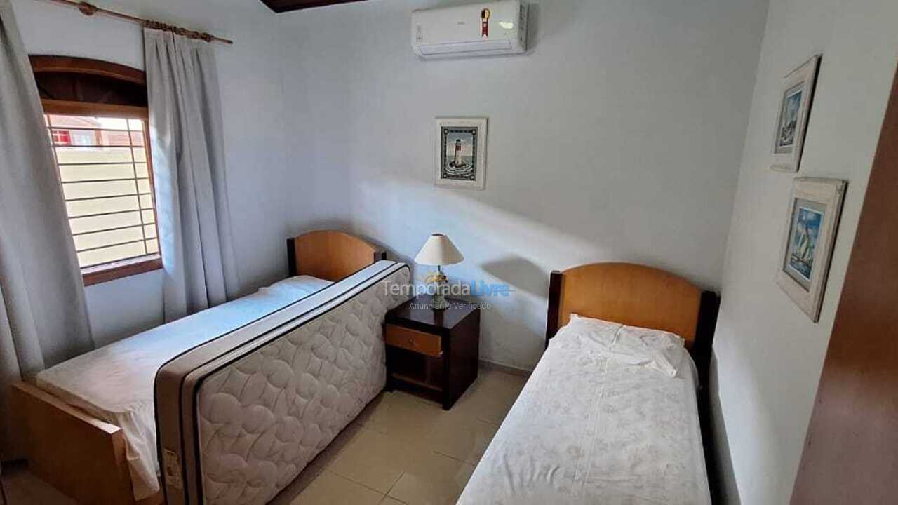 Casa para aluguel de temporada em Guarujá (Enseada)