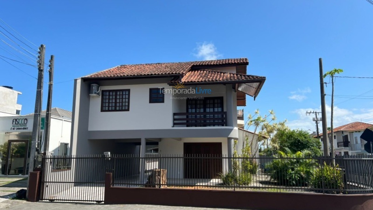 Casa para alquiler de vacaciones em São Francisco do Sul (Enseada)