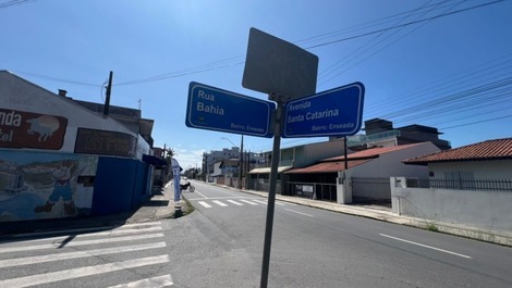 Bonito adosado a escasos metros del mar en Enseada, barbacoa
