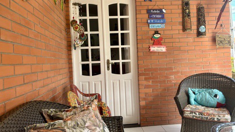 Porta principal da casa.