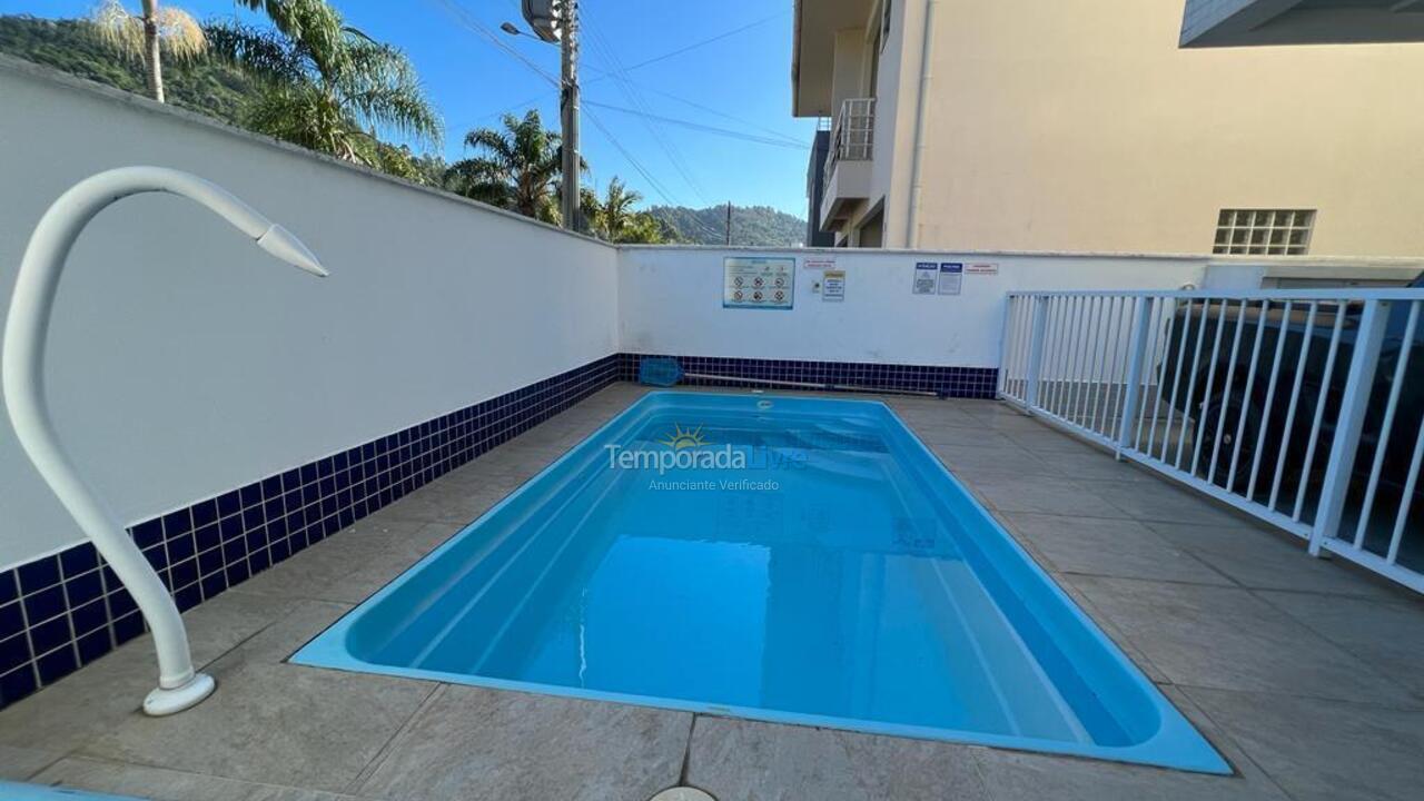 Apartamento para aluguel de temporada em Governador Celso Ramos (Praia de Palmas)