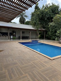 Casa de campo na beira do Lago com Piscina