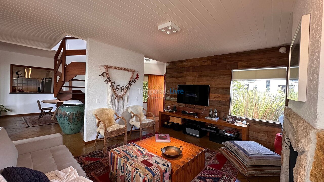 Casa para aluguel de temporada em Campos do Jordão (Iporanga)