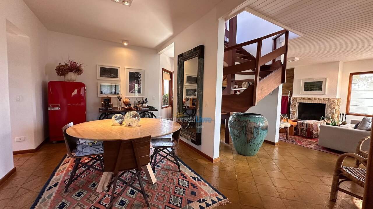 Casa para aluguel de temporada em Campos do Jordão (Iporanga)