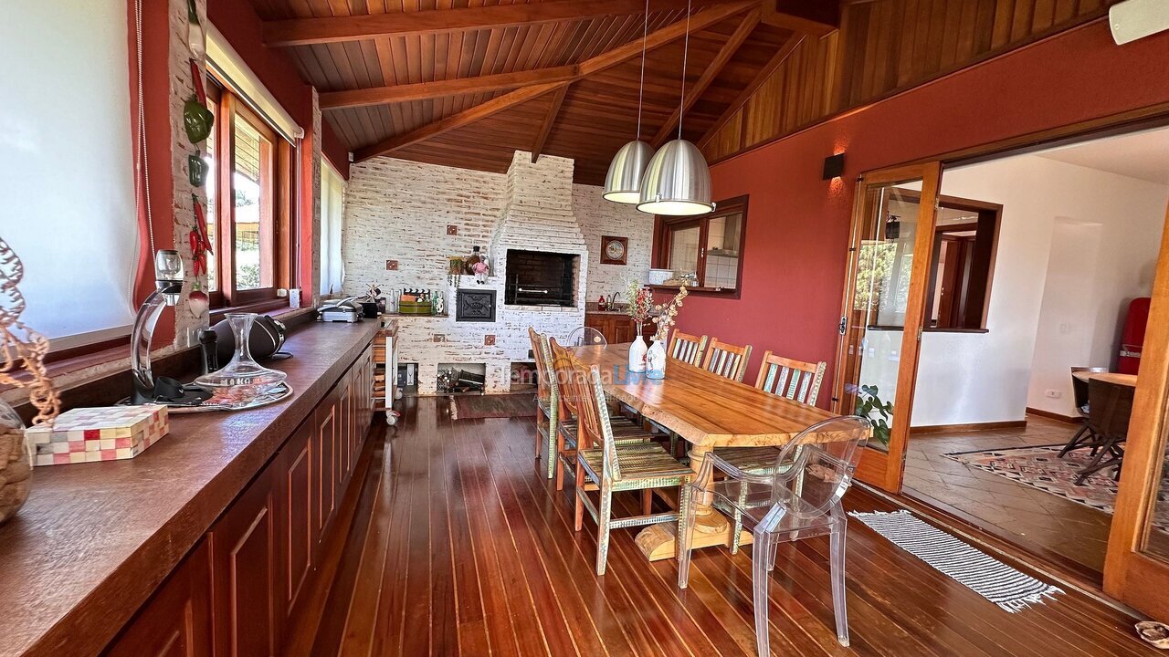 Casa para aluguel de temporada em Campos do Jordão (Iporanga)