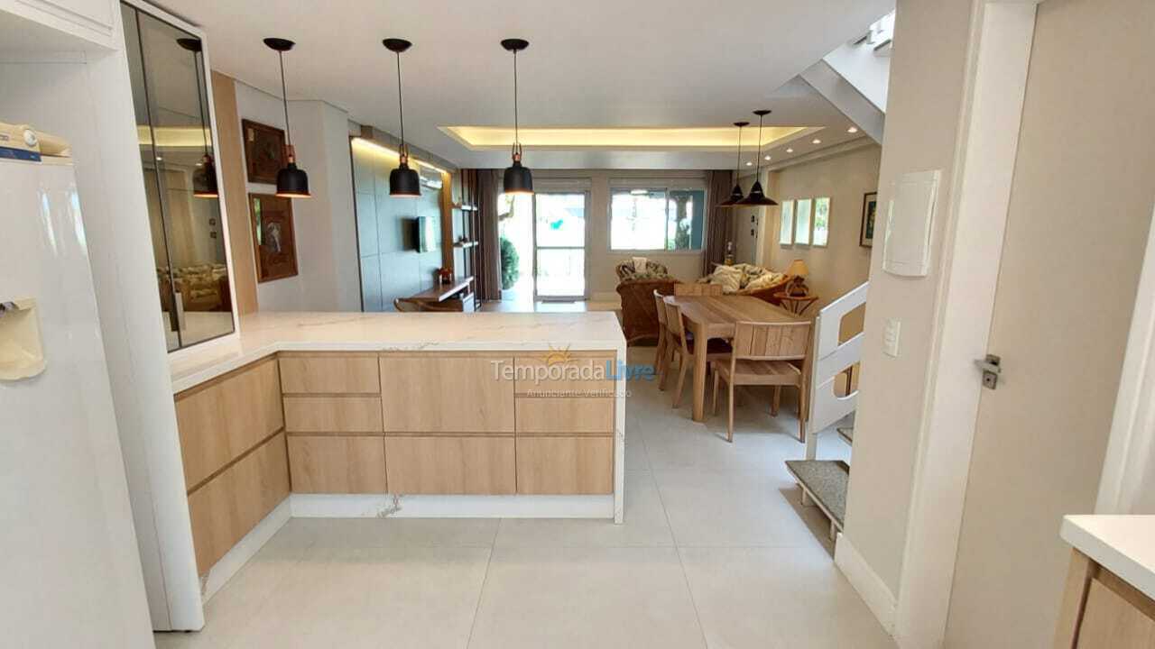 Casa para alquiler de vacaciones em Florianópolis (Jurere Tradicional)