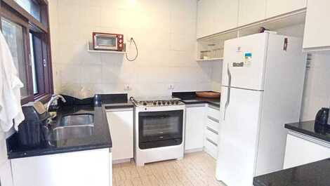 Casa dentro del condominio Baleiao, disponible Nochevieja