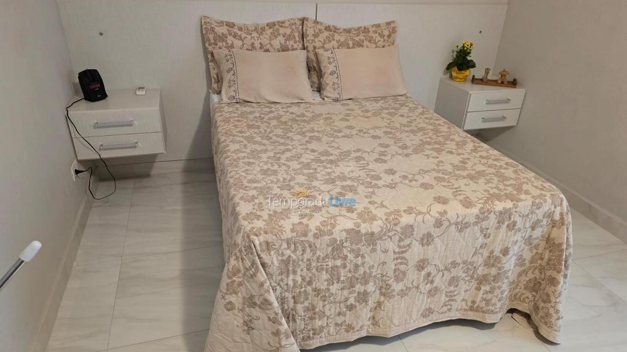 Apartamento para aluguel de temporada em Guarujá (Pitangueiras)