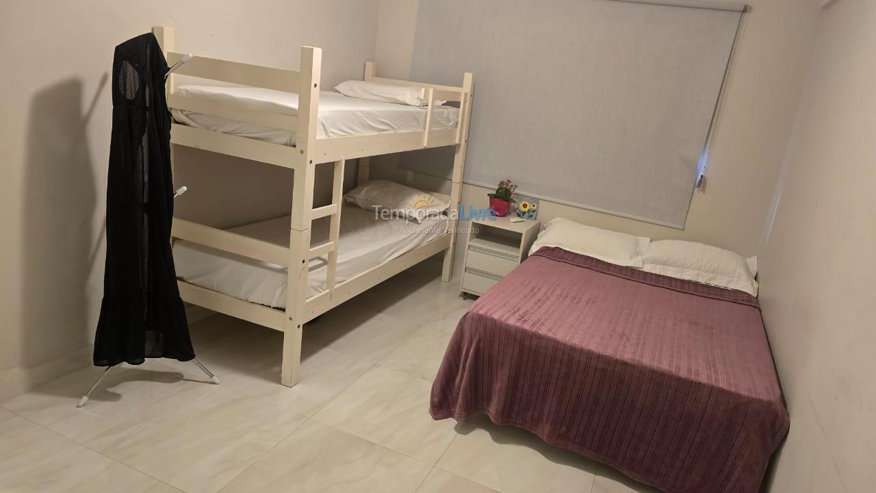 Apartamento para aluguel de temporada em Guarujá (Pitangueiras)