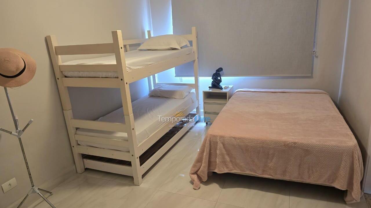 Apartamento para aluguel de temporada em Guarujá (Pitangueiras)