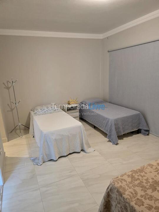 Apartamento para aluguel de temporada em Guarujá (Pitangueiras)