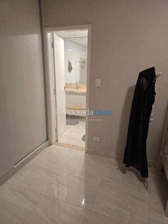 Apartamento para aluguel de temporada em Guarujá (Pitangueiras)