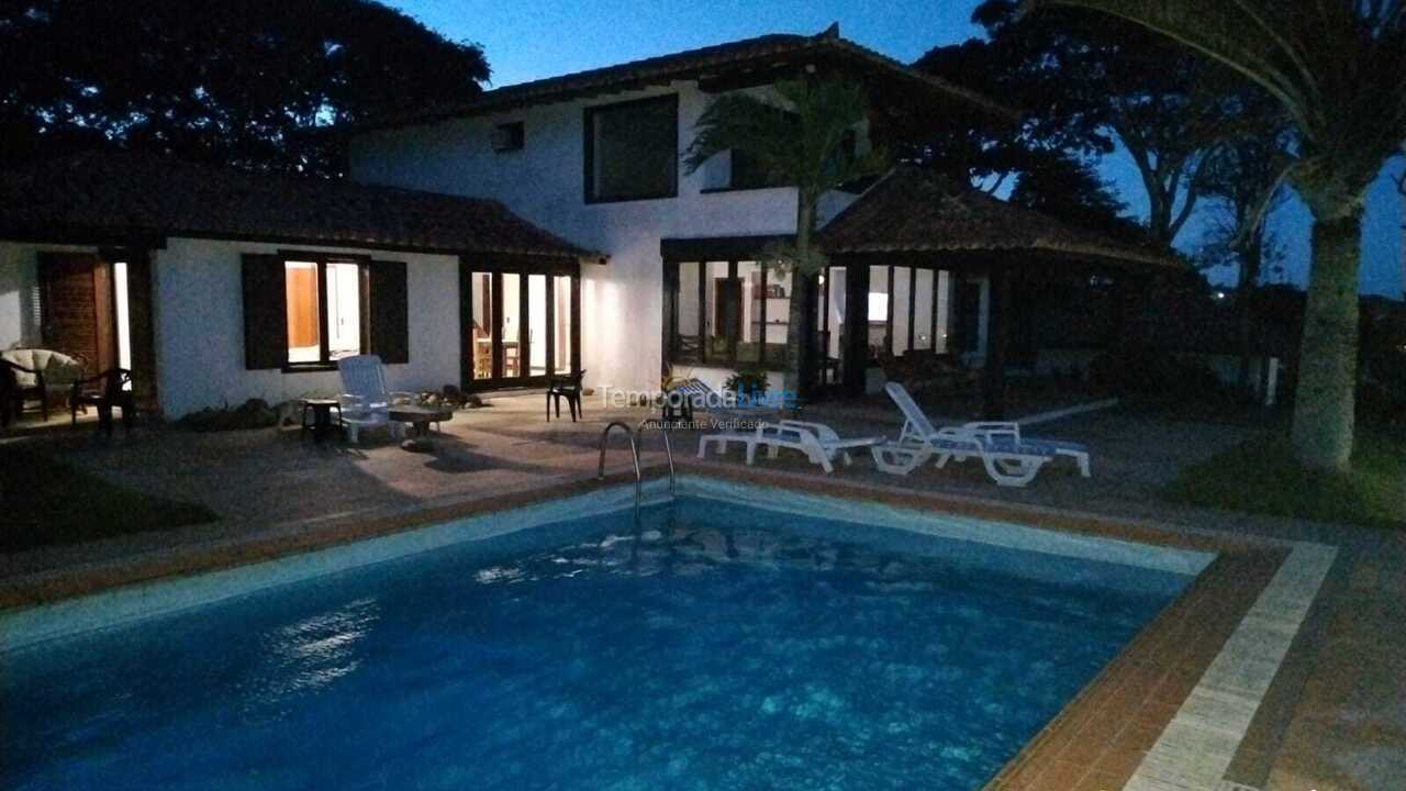 Casa para alquiler de vacaciones em Armação dos Búzios (Praia da Ferradura)