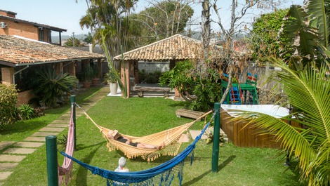 Oasis 4 suites AR snooker jacuzzi piscina parque infantil