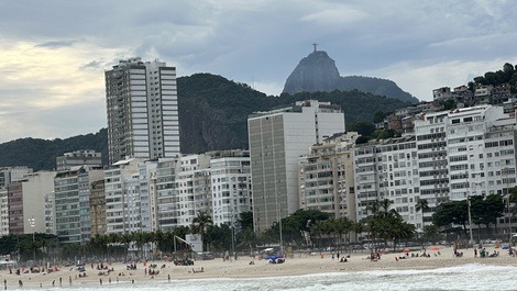 Copacabana é pé na areia a caipirinha água de coco a cervejinha 🍺🌊🌊