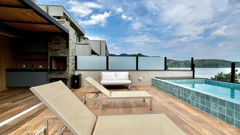 ALQUILER DE ALTO STANDARD EN MARESIAS, FRENTE AL MAR