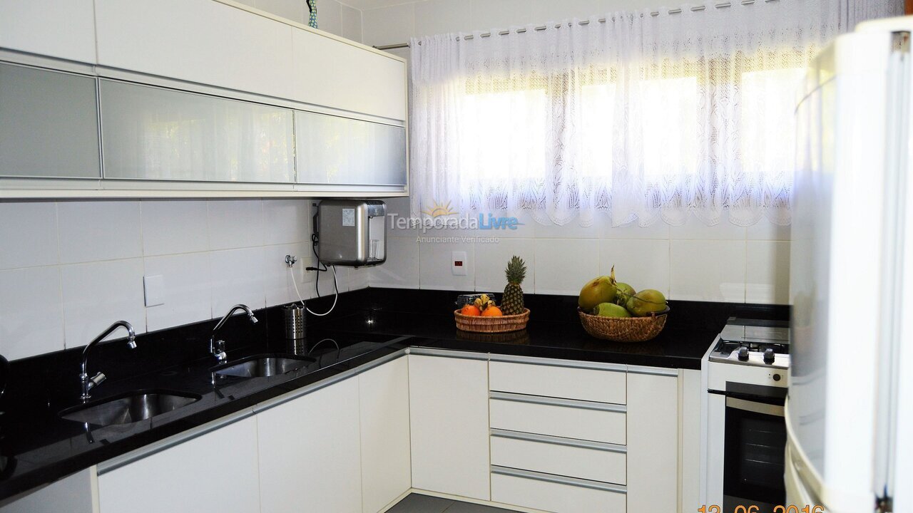 Casa para aluguel de temporada em Mata de São João (Imbassaí)