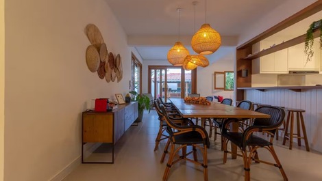 Harmoniously integrated with the natural landscape of Maresias beach.