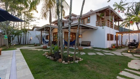 Harmoniously integrated with the natural landscape of Maresias beach.