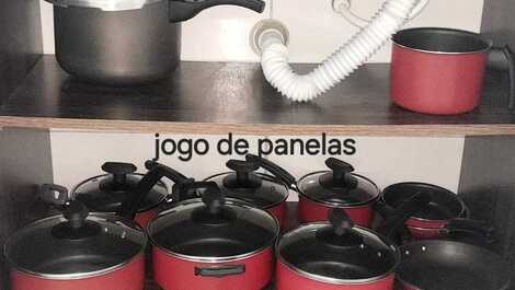 Vários tipos de panelas 