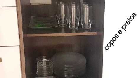 Pratos e copos 