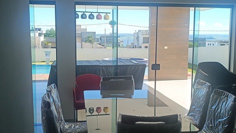 Country house in the largest dam in Brazil gated community