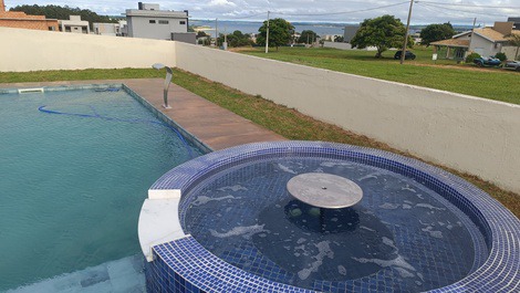 Country house in the largest dam in Brazil gated community