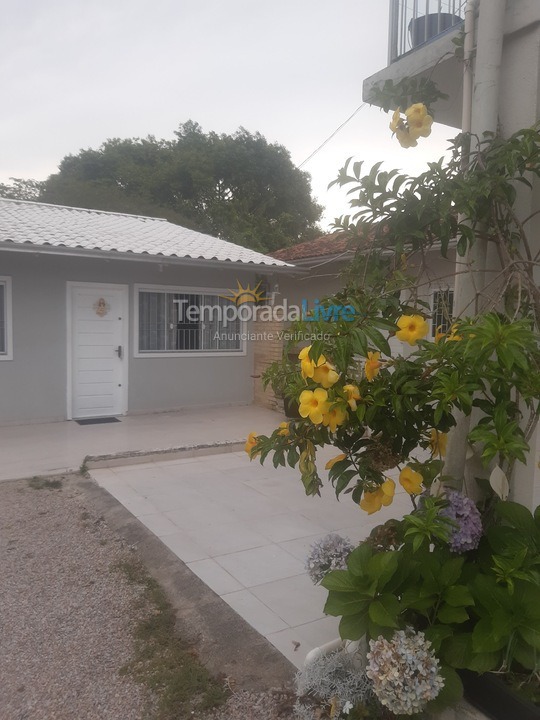 Casa para aluguel de temporada em Porto Belo (Praia de Porto Belo)