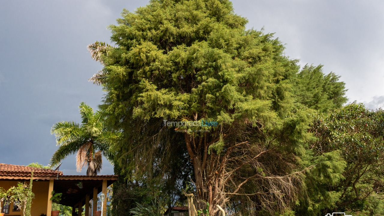 Casa para aluguel de temporada em Santa Branca (Jardim Santa Cecília)