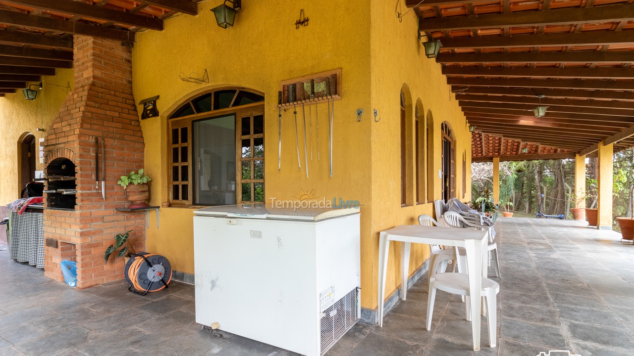 Casa para aluguel de temporada em Santa Branca (Jardim Santa Cecília)