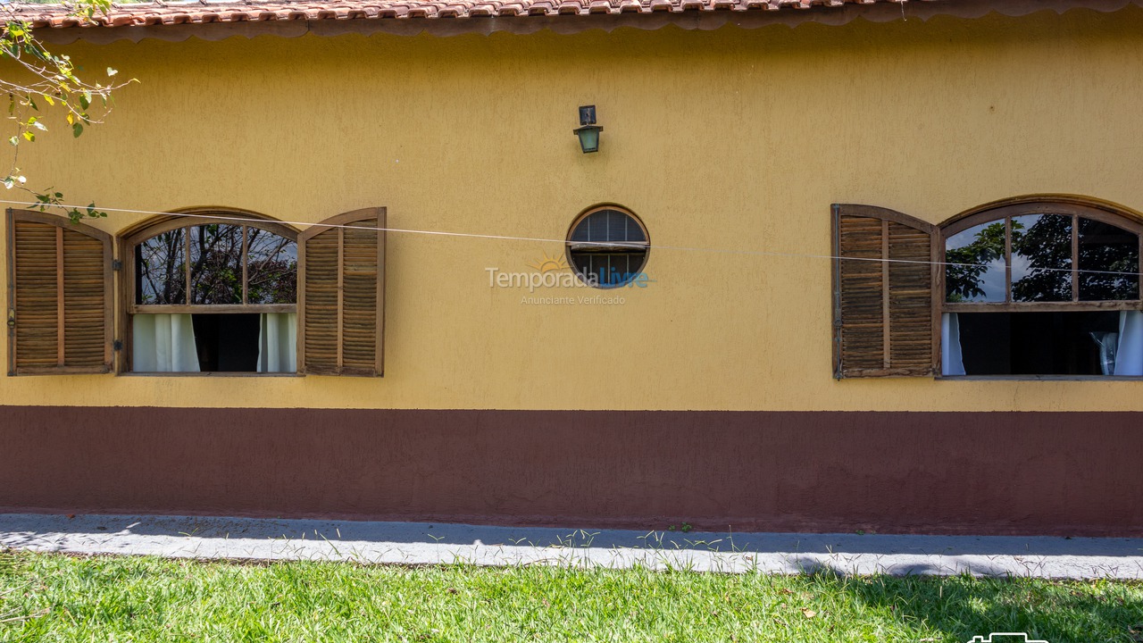 Casa para aluguel de temporada em Santa Branca (Jardim Santa Cecília)