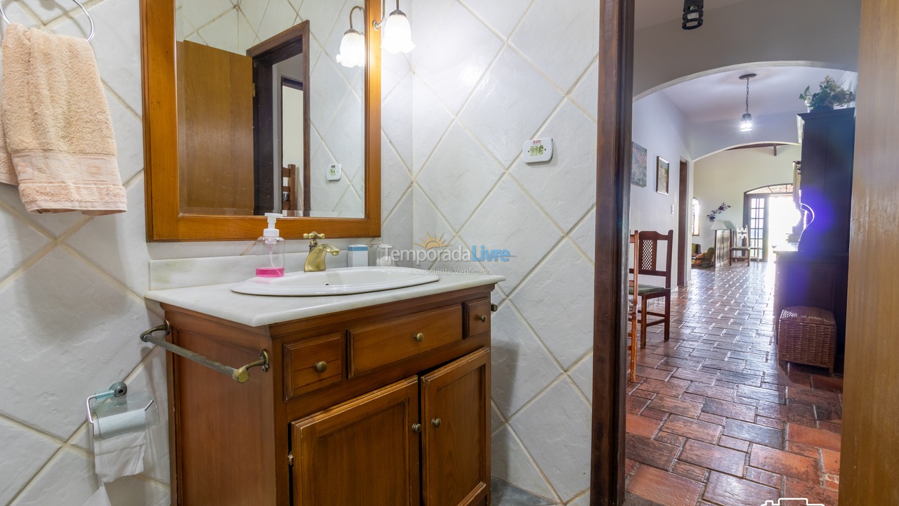 Casa para aluguel de temporada em Santa Branca (Jardim Santa Cecília)