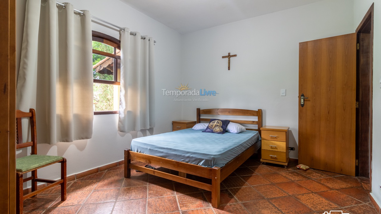 Casa para aluguel de temporada em Santa Branca (Jardim Santa Cecília)