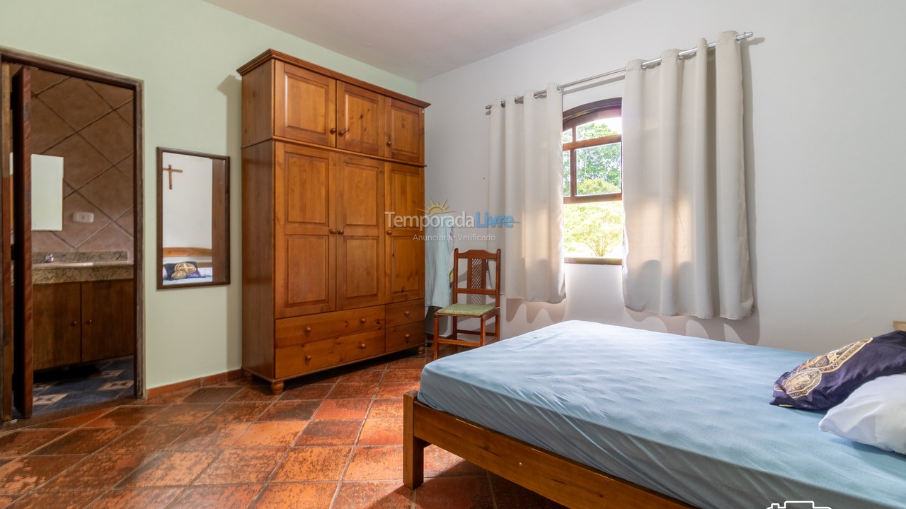 Casa para aluguel de temporada em Santa Branca (Jardim Santa Cecília)