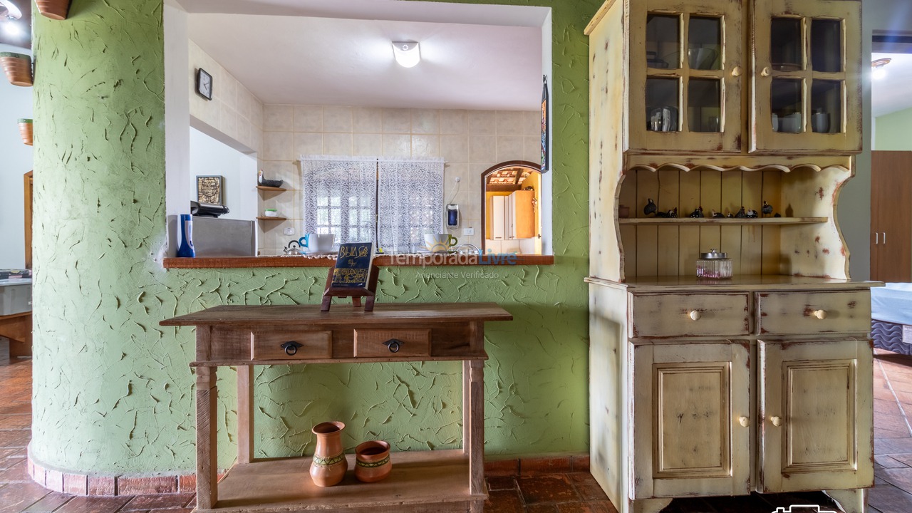 Casa para aluguel de temporada em Santa Branca (Jardim Santa Cecília)